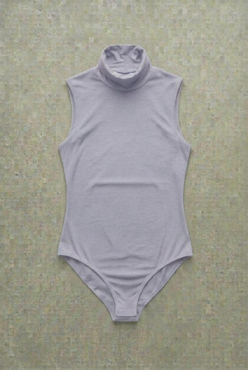 Body Dolcevita Senza Maniche Lilla Curvy per Taglie Forti | Leela Lab