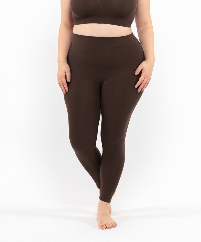Dettaglio Leggings Caffè Curvy per Taglie Forti | Leela Lab