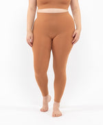 Dettaglio Leggings Cammello Curvy per Taglie Forti | Leela Lab