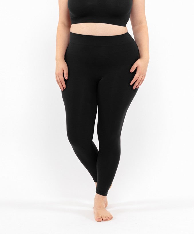 Dettaglio Leggings Nero Curvy per Taglie Forti | Leela Lab