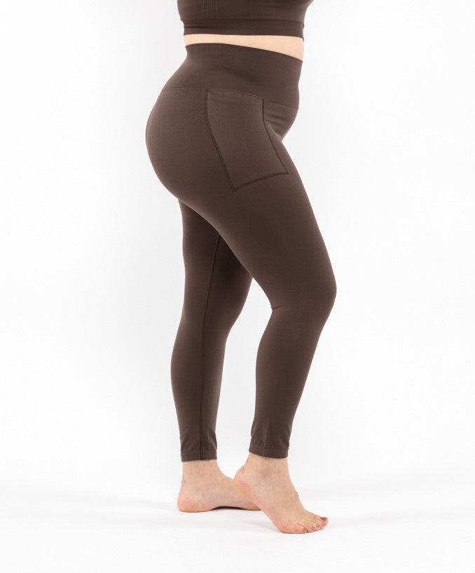 Leggings Sport con Tasca Caffè Curvy per Taglie Forti Plus Size | Leela Lab